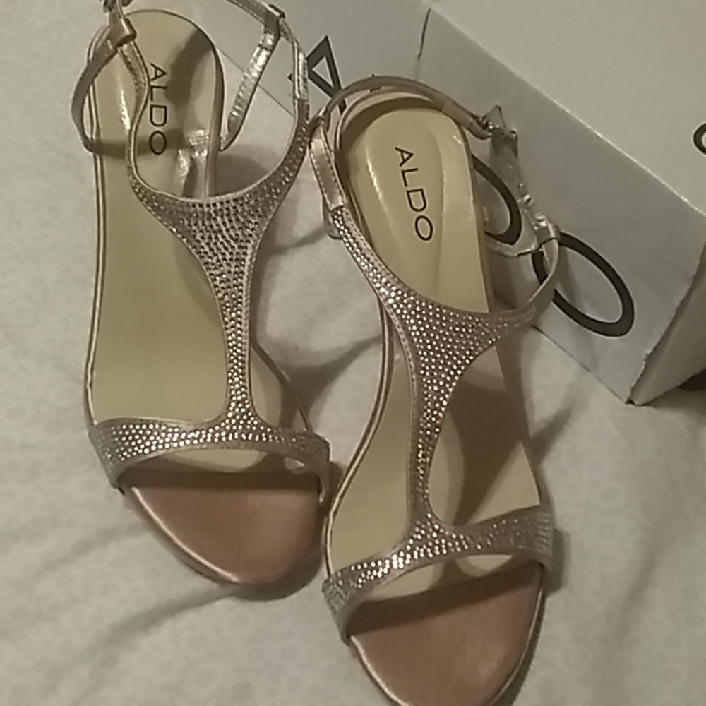 Heels. Strap. - Picture 6 of 6